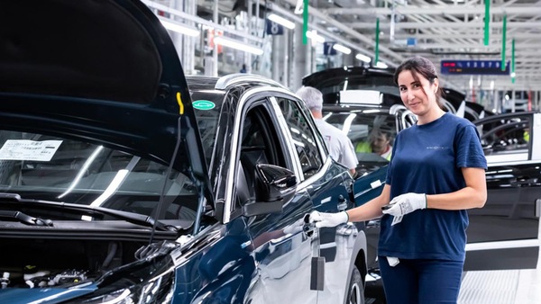 Stellantis, 200 milioni su Sochaux per la produzione di SUV multi-energy