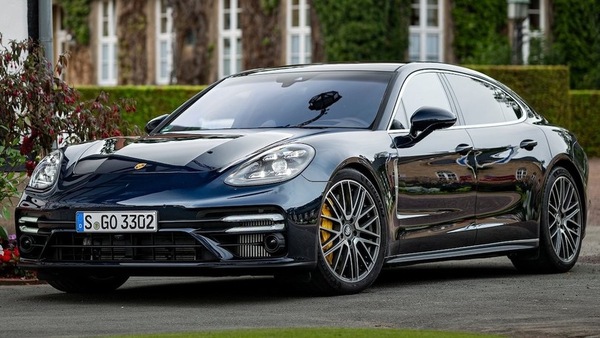 Porsche Panamera elettrica ha un futuro accanto alla Taycan 2027