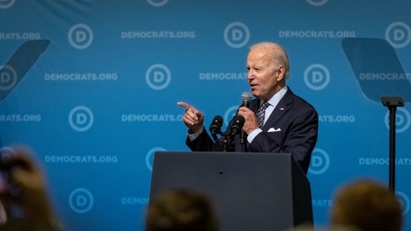 Usa: Biden finanzia circa 900 milioni di euro per le stazioni di ricarica
