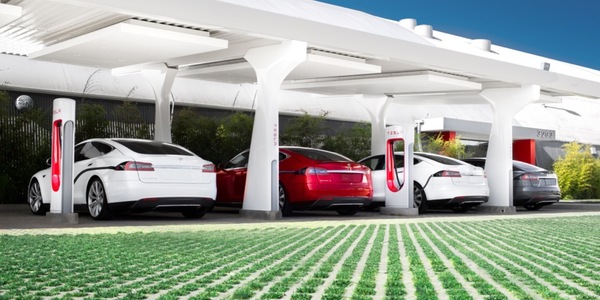 Crisi energetica, Tesla ai supercharger alza il prezzo a 0,66 €/kWh