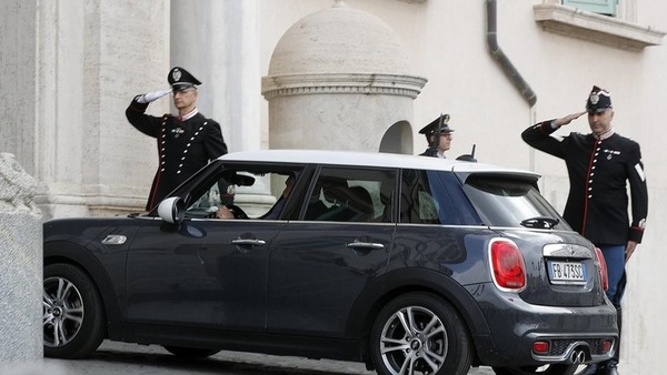 Elezioni 2022 ecco l'auto di Giorgia Meloni: "Mi fa sentire libera"