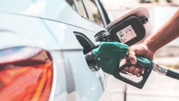 Prezzo carburanti in calo, ecco quanto costano benzina e gasolio