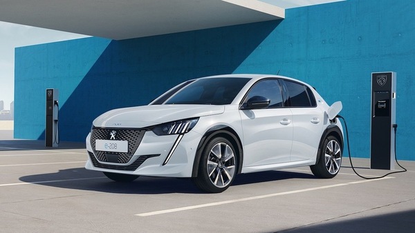 Peugeot 208 elettrica, più autonomia e cavalli nel 2023
