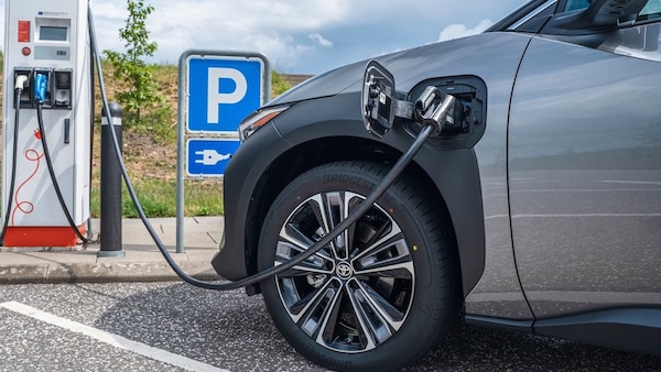 Auto elettrica, Toyota: giochiamo con tutte le carte, difficili gli obiettivi 2035