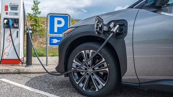 Auto elettrica, Toyota: giochiamo con tutte le carte, difficili gli obiettivi 2035