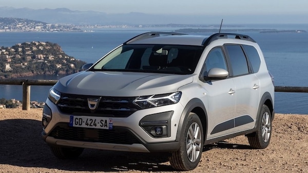 Dacia Jogger, al Salone di Parigi arriverà la versione ibrida