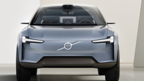 Volvo EX90 avrà la carica bidirezionale