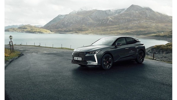 DS 4 Opéra amplia la gamma, l'ibrido E-Tense fa più strada in elettrico