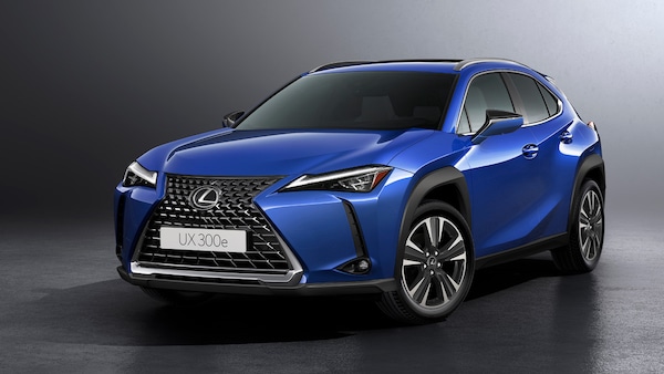 Lexus UX300 e 2023, aggiornamento di sostanza con la nuova batteria