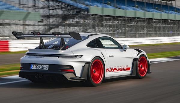 Sul nuovo numero di Auto: 911 GT3 RS, la Porsche con le ali