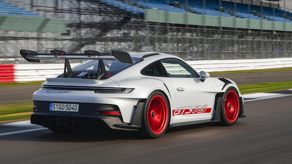 Sul nuovo numero di Auto: 911 GT3 RS, la Porsche con le ali