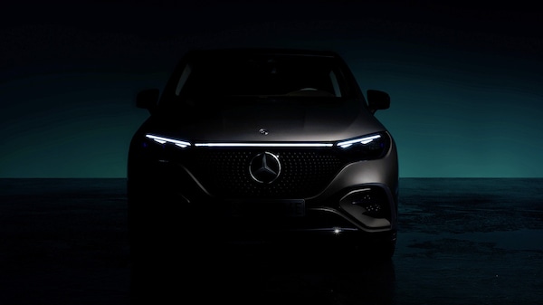 Mercedes EQE Suv, il teaser indica le novità rispetto alla berlina