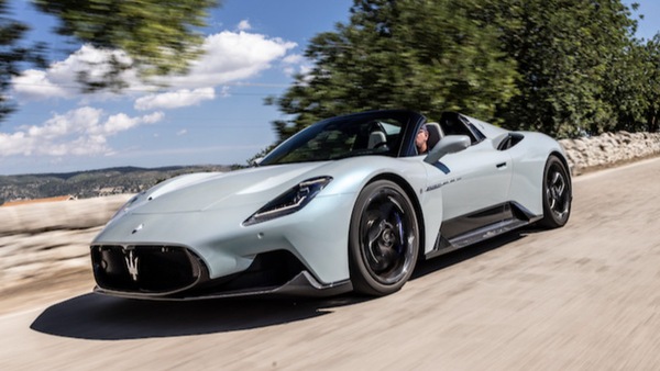 Maserati MC20 Cielo, a prova di vento tra i capelli