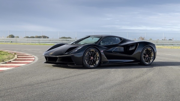 Lotus Evija Fittipaldi, il nero-oro entrato nella storia è edizione limitata