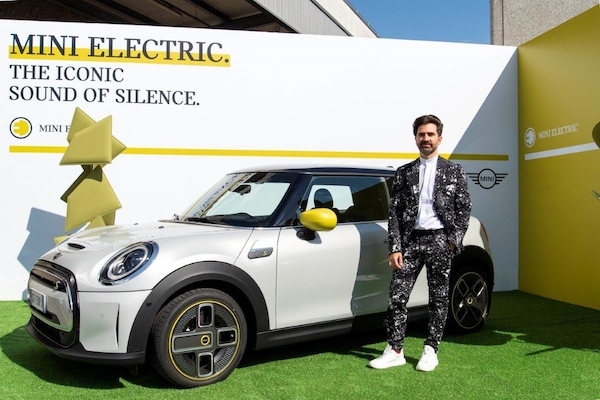 Mini "Inhabit sound": il suono che si tocca e si vive