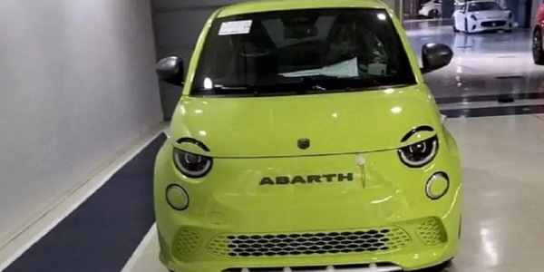 Abarth 500 elettrica, la prima foto "rubata" del modello di serie