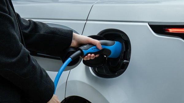 Auto elettriche, costo ricarica a 161%, il pieno costa più delle termiche?