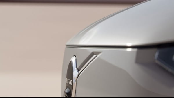 Volvo EX90, anteprima degli esterni