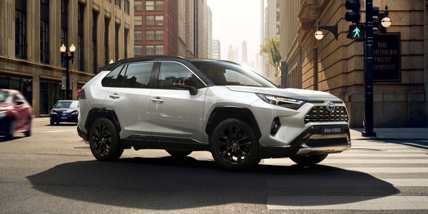 Toyota valuta un aumento dei prezzi nei mercati europeo e USA