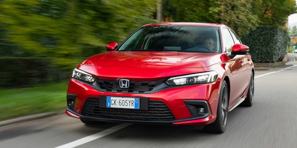 Sul nuovo numero di Auto: Honda Civic e:HEV, fondamenta solide