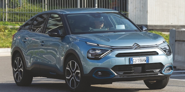 Sul nuovo numero di Auto: Citroën ë-C4, regina di comfort