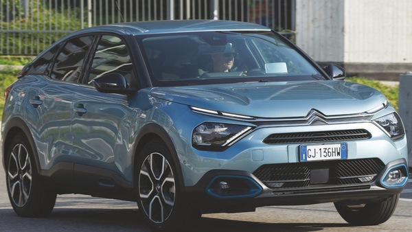 Sul nuovo numero di Auto: Citroën ë-C4, regina di comfort