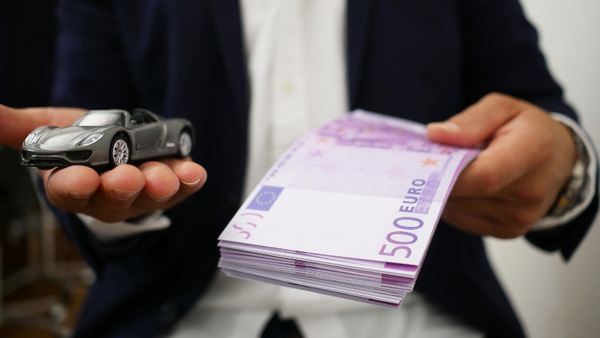 Addio al superbollo auto? Il Governo Meloni ci pensa