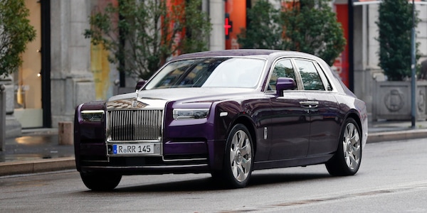 Rolls-Royce, al volante del mito tra lusso ed esclusività