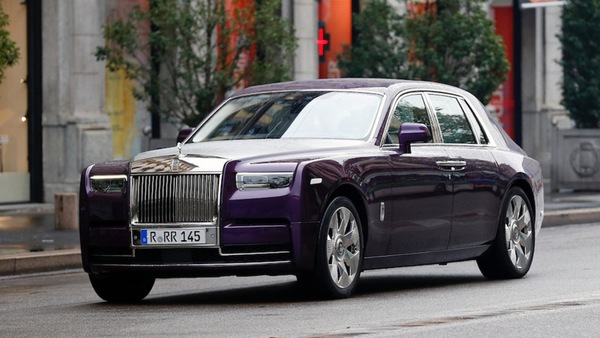 Rolls-Royce, al volante del mito tra lusso ed esclusività