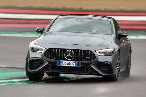 Mercedes AMG GT Coupe 4, la prova in pista: hot lap da paura