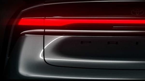 Nuova Toyota Prius, la rivoluzione del design mostra la coda tronca