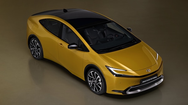 Nuova Toyota Prius cambia tutto ed è solo ibrida plug-in