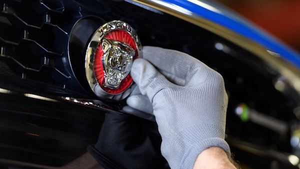 Jaguar-Land Rover, l'a.d. Bolloré si dimette