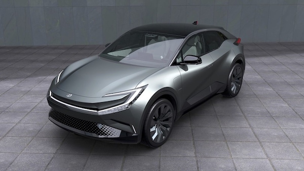 Toyota bZ Compact Suv Concept fa le prove di C-HR elettrico