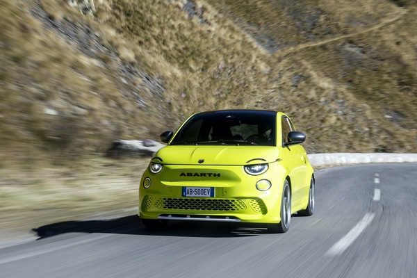 Abarth 500e, prestazioni evolute