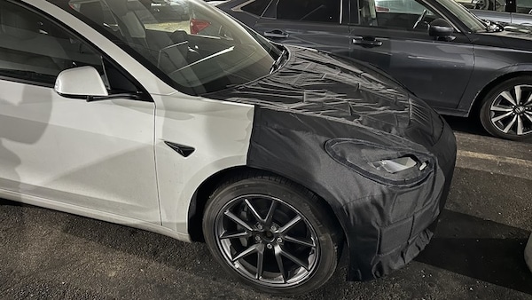 Tesla Model 3 restyling, nuovi sensori in arrivo?