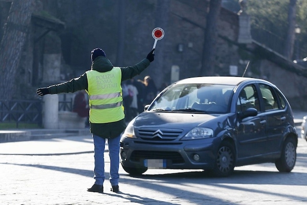La proposta di Salvini: "Patente revocata a chi guida ubriaco o drogato"
