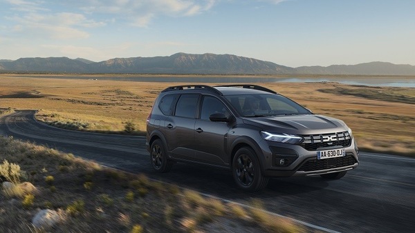 Dacia Jogger, il prezzo della 7 posti in versione ibrida