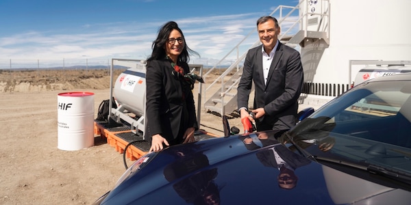Porsche via alla produzione di e-fuel in Cile, la guerra del prezzo
