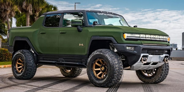 Strikeforce, l'Hummer elettrico rivestito in kevlar da oltre 200mila euro