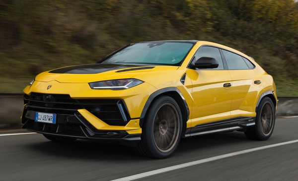 Lamborghini Urus Performante, l'hyper-Suv è tra noi