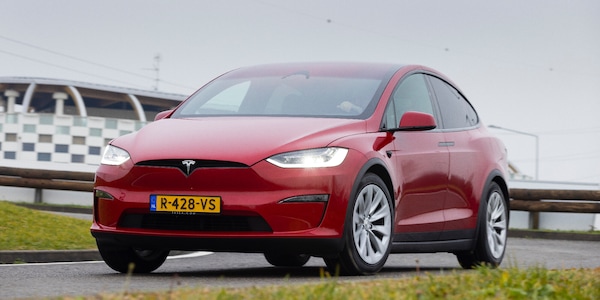 Sul nuovo numero di Auto: Tesla Model X Plaid, potenza da iperspazio