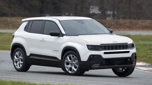 Sul nuovo numero di Auto: Jeep Avenger, arriva la benzina