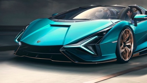 Lamborghini V12 ibrida 2023, l'erede della Aventador sfugge online