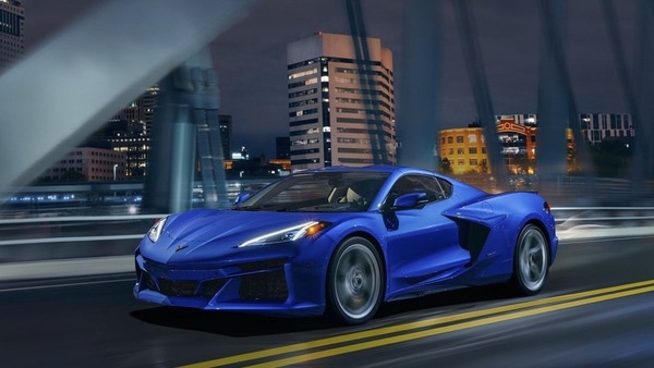 Corvette E-Ray, continuano le novità: ibrido e 4x4 su una 'Vette