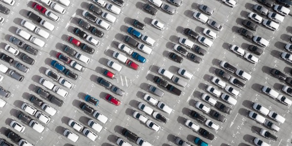Mercato auto, crisi in tutta Europa: nel 2022 immatricolazioni al -4,1%