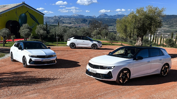 Test Gamma Opel GSe: ibride con grinta