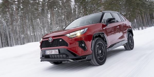 Toyota RAV4 GR Sport, sportiva di nome ma non di fatto