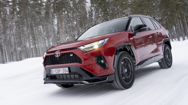 Toyota RAV4 GR Sport, sportiva di nome ma non di fatto