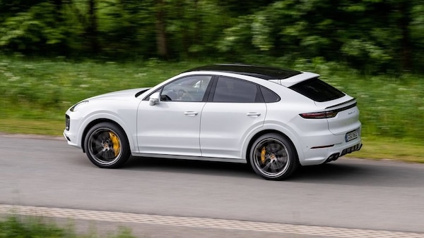 Porsche, cosa sappiamo del suv 7 posti elettrico